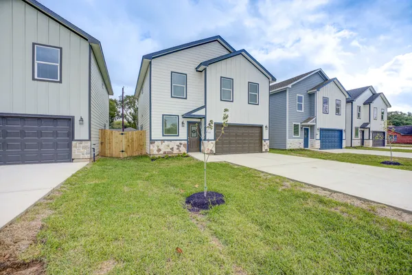 $1,950 | 410 North 4th Street, Beasley, TX 77417