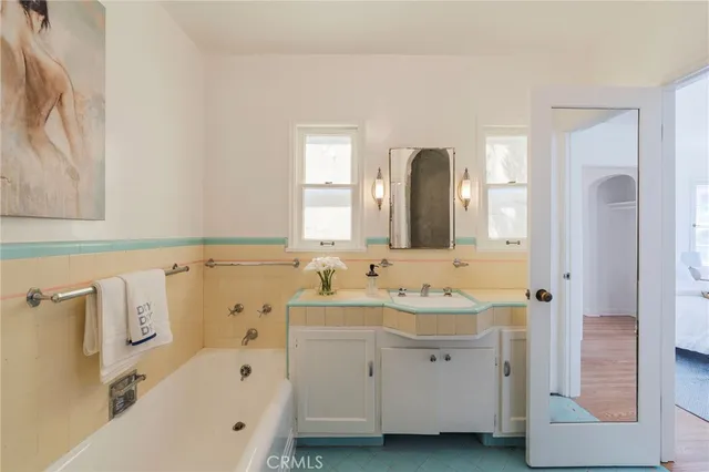 $3,050,000 | 1964 Palmerston Place, Los Angeles, CA 90027