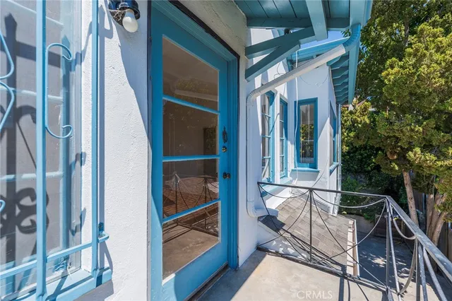 $3,050,000 | 1964 Palmerston Place, Los Angeles, CA 90027