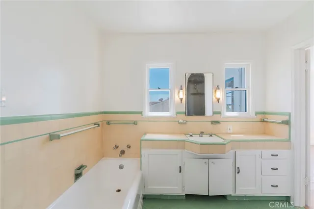 $3,050,000 | 1964 Palmerston Place, Los Angeles, CA 90027