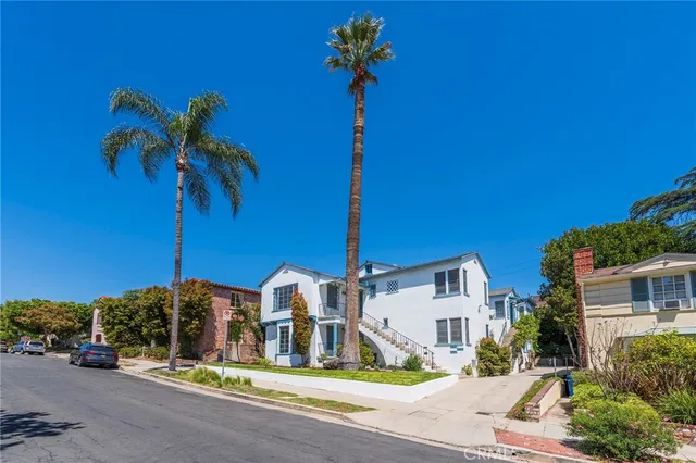 $3,050,000 | 1964 Palmerston Place, Los Angeles, CA 90027
