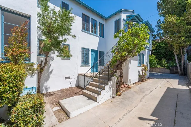 $3,050,000 | 1964 Palmerston Place, Los Angeles, CA 90027