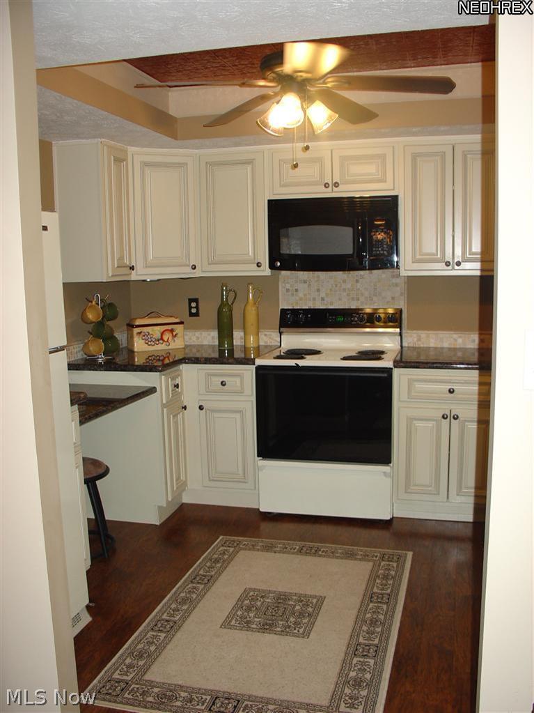 22962 Maple Ridge Road, Unit 204 North Olmsted, OH 44070 - Photo 8 of 18 Gallery Image 8