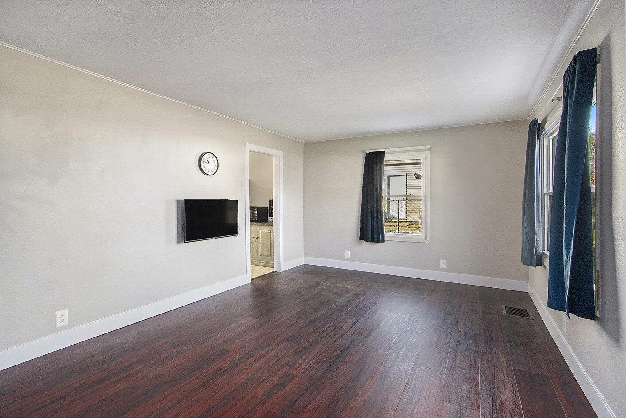 703 Pleasant Avenue Kalamazoo, MI 49008 - Photo 3 of 17 003_703pleasant_19_855