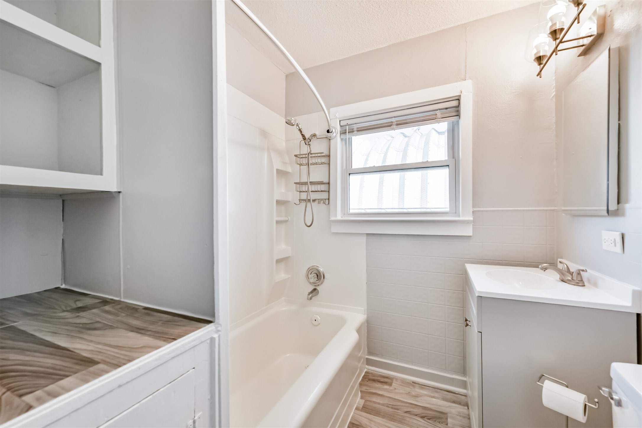 1021 Maple Street La Marque, TX 77568 - Photo 11 of 17 Bathroom