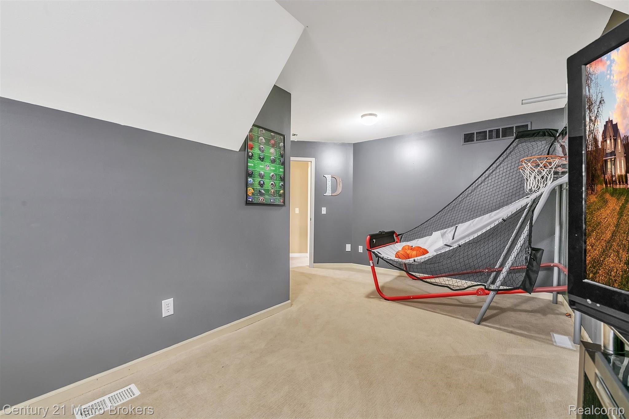 10037 Hegel Road Goodrich, MI 48438 - Photo 33 of 52 29-10037-Hegel-WindowStill-Real-Est.jpg