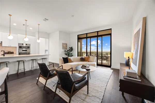 $865,953 | 800 Embassy Drive, Unit 602, Austin, TX 78702