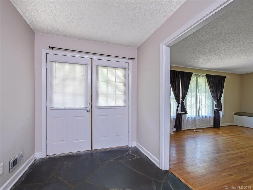 138 Hampton Church Road Charlotte, NC 28262 - Photo 2 of 27 Gallery Image 2