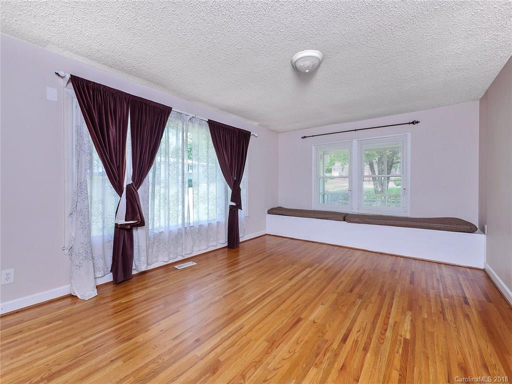 138 Hampton Church Road Charlotte, NC 28262 - Photo 4 of 27 Gallery Image 4
