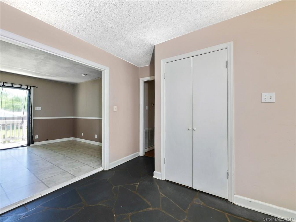 138 Hampton Church Road Charlotte, NC 28262 - Photo 5 of 27 Gallery Image 5