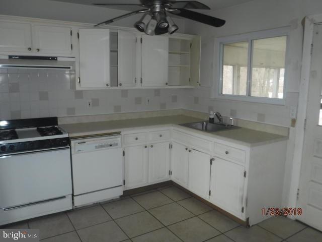 53 Alan Terrace Howell, NJ 07731 - Photo 11 of 32