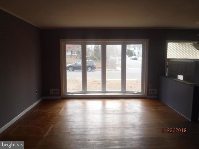 53 Alan Terrace Howell, NJ 07731 - Photo 3 of 32