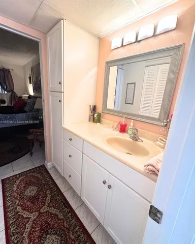 $1,300 | 7787 Golf Cir Drive, Unit 106, Margate, FL 33063