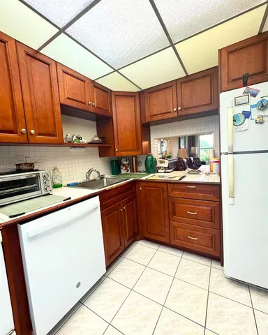 $1,300 | 7787 Golf Cir Drive, Unit 106, Margate, FL 33063