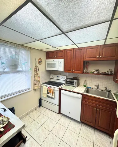 $1,300 | 7787 Golf Cir Drive, Unit 106, Margate, FL 33063