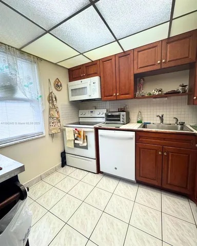 $1,300 | 7787 Golf Cir Drive, Unit 106, Margate, FL 33063