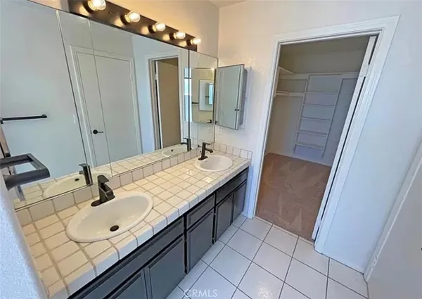 $3,750 | 10022 Reseda Boulevard, Unit 18, Northridge, CA 91324