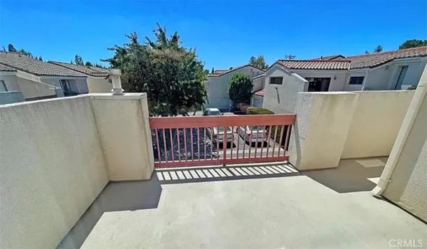 $3,750 | 10022 Reseda Boulevard, Unit 18, Northridge, CA 91324