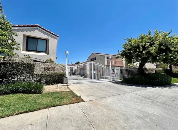 $3,750 | 10022 Reseda Boulevard, Unit 18, Northridge, CA 91324