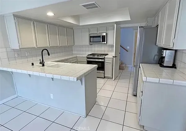 $3,750 | 10022 Reseda Boulevard, Unit 18, Northridge, CA 91324