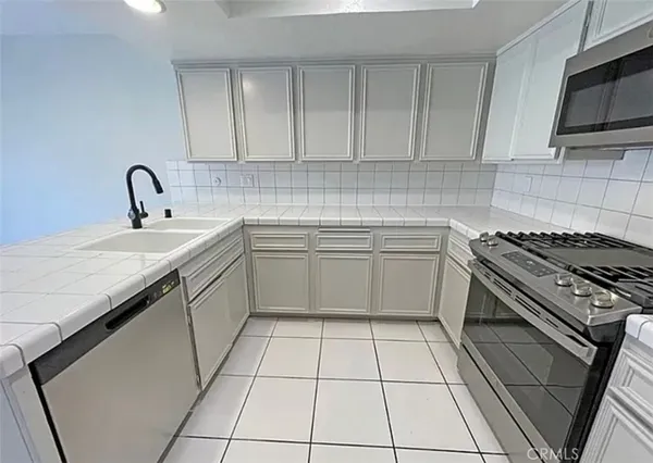 $3,750 | 10022 Reseda Boulevard, Unit 18, Northridge, CA 91324