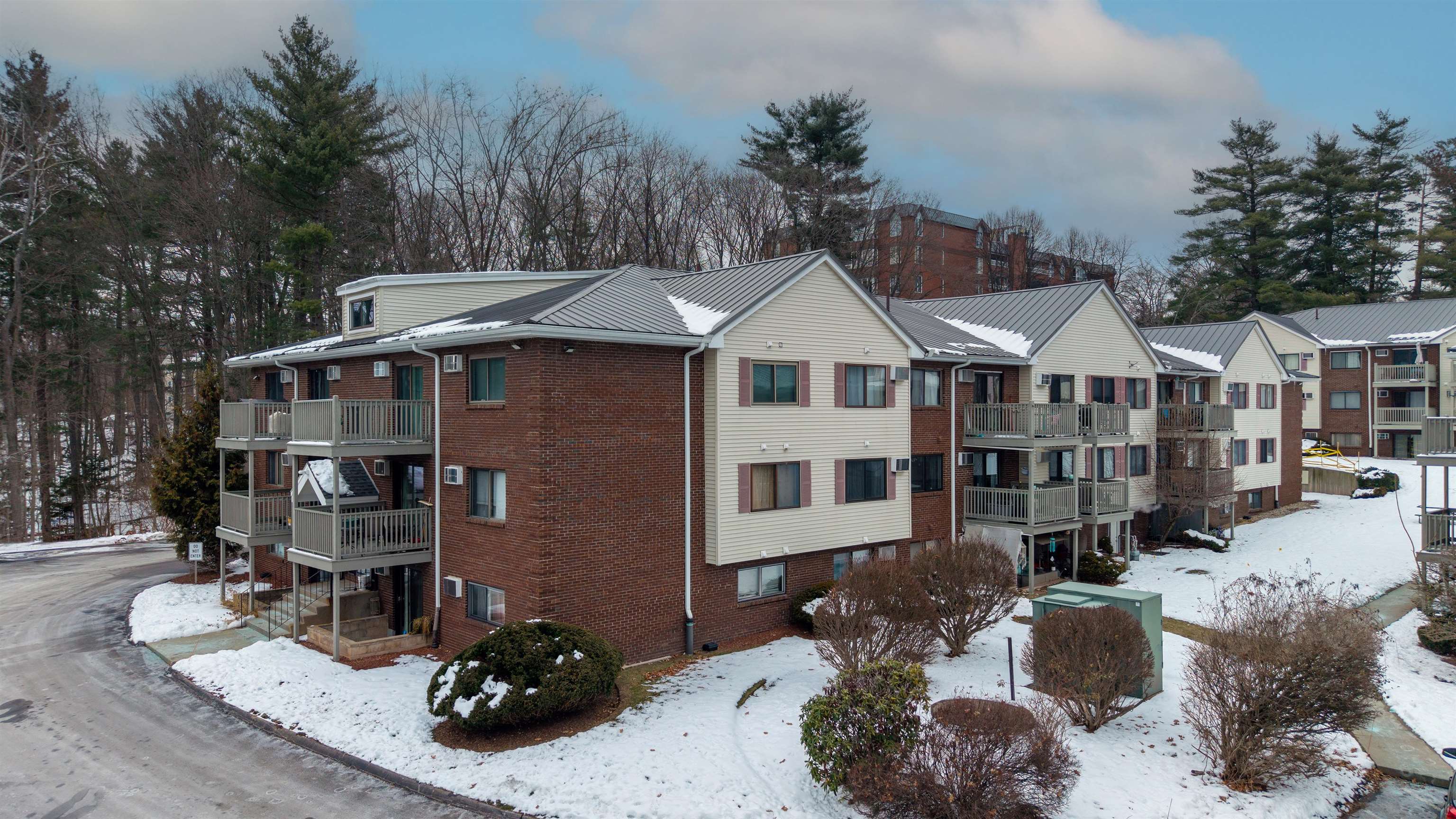 33 Andrew Street, Unit 26 Manchester, NH 03104 - Photo 18 of 21