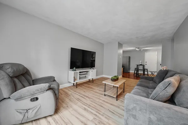 $1,800 | 33 Andrew Street, Unit 26, Manchester, NH 03104