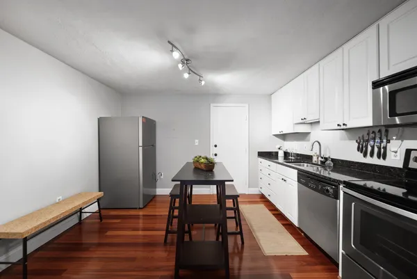 $1,800 | 33 Andrew Street, Unit 26, Manchester, NH 03104