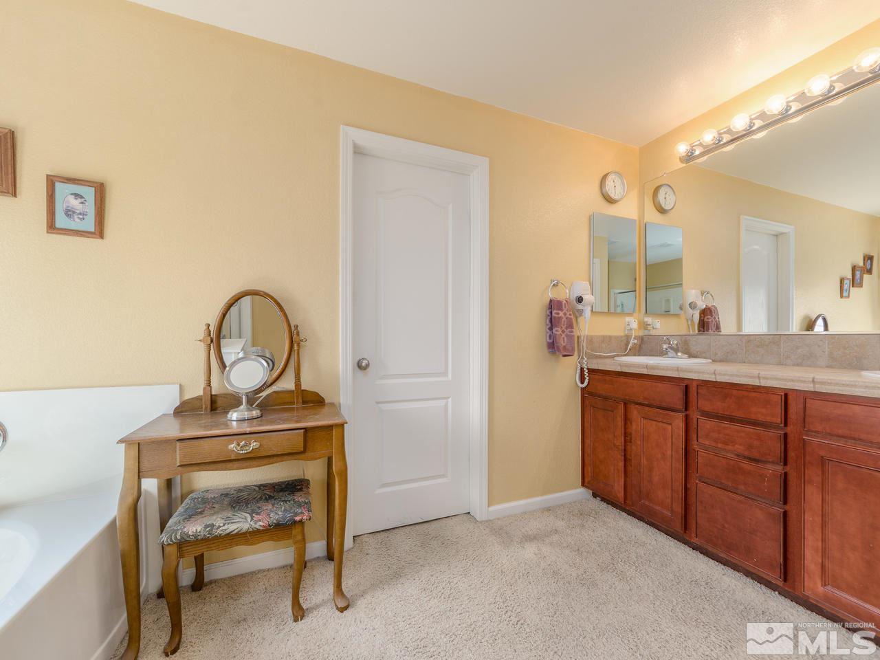 545 Luciana Drive Reno, NV 89521 - Photo 17 of 24 a spacious bathroom with a sink a mirror and a bathtub