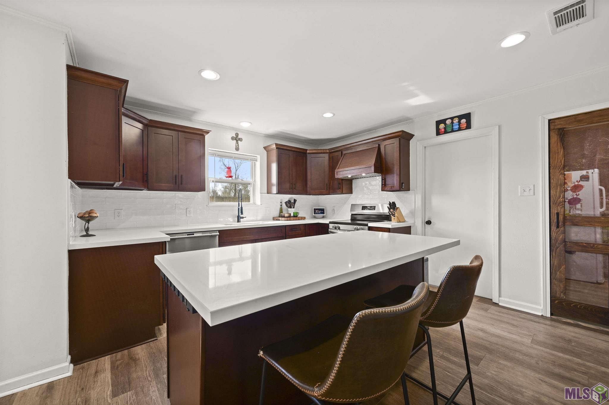 18181 Van Broussard Road Prairieville, LA 70769 - Photo 21 of 49 Kitchen