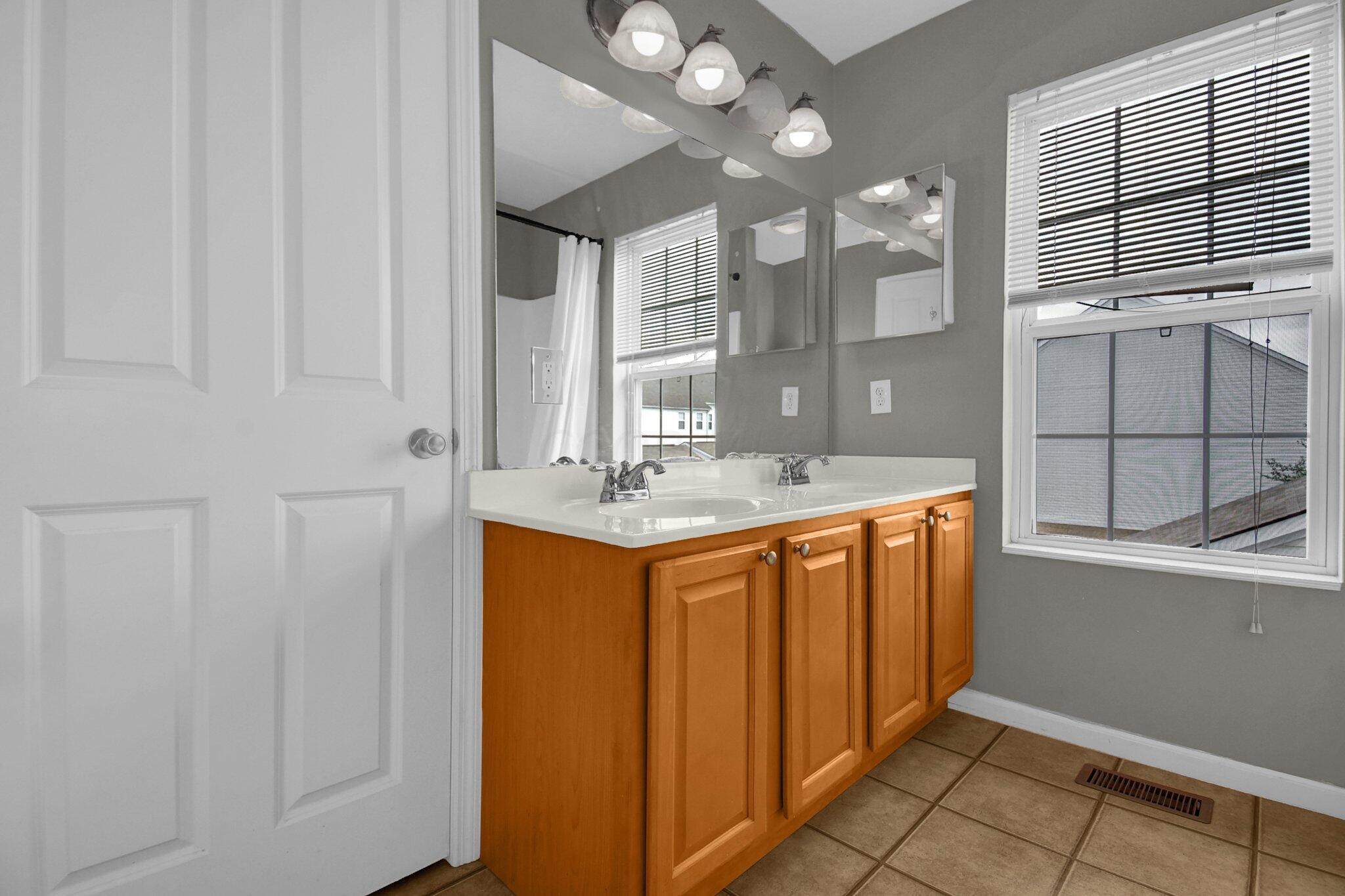 717 Lazelle Road Westerville, OH 43081 - Photo 13 of 24 Full Bath