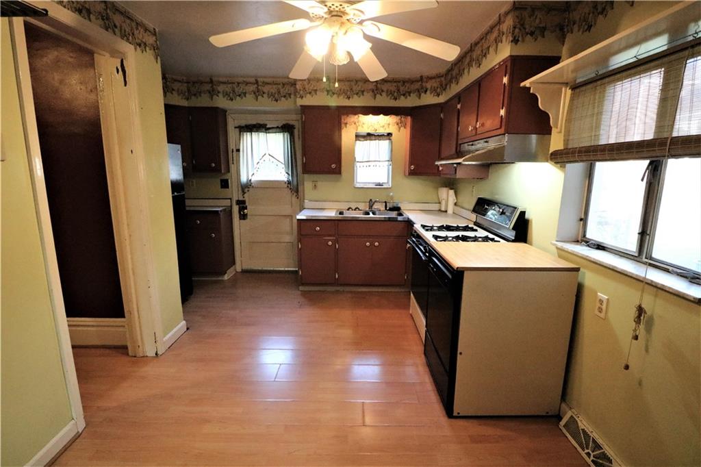 704 Park Road Ambridge, PA 15003 - Photo 6 of 25 Gallery Image 6