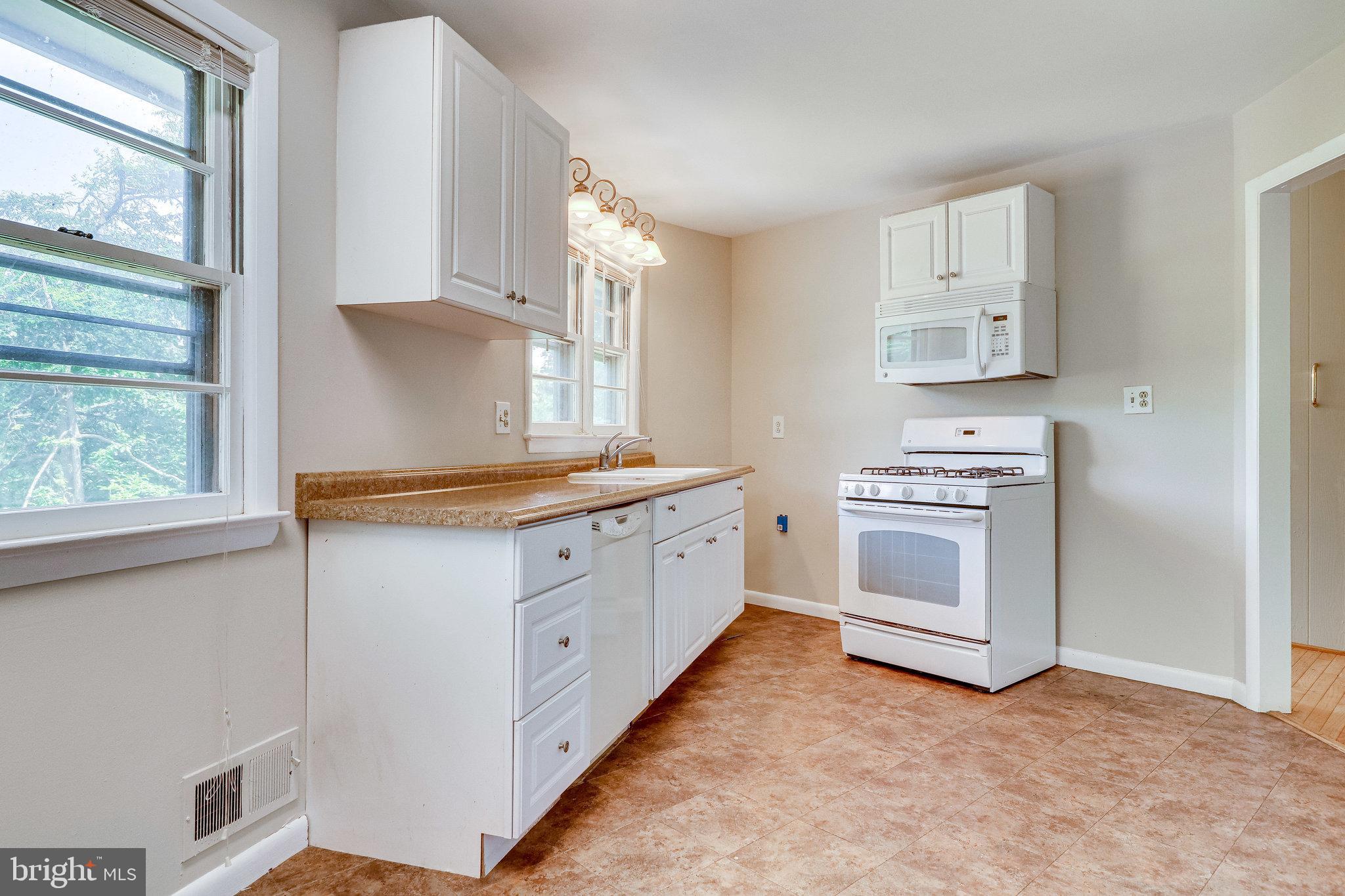 2924 Hideaway Road Fairfax, VA 22031 - Photo 8 of 45 Gallery Image 8