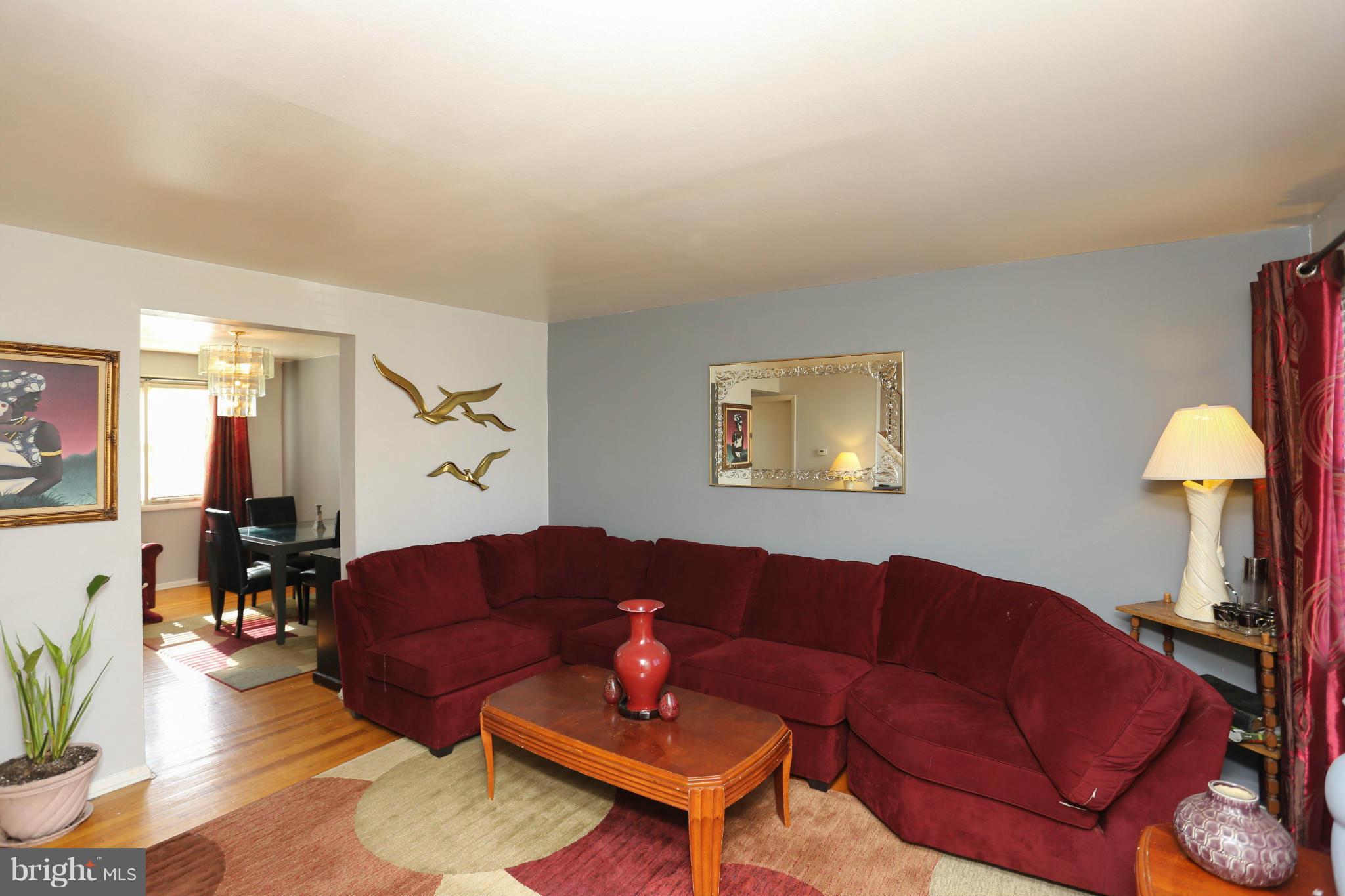 4215 Crest Heights Road Baltimore, MD 21215 - Photo 3 of 16 Living Room