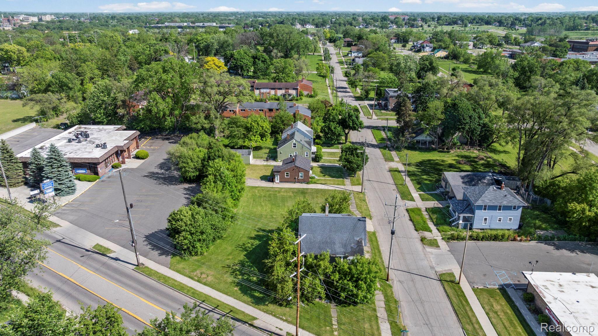 1213 Flushing Road Flint, MI 48504 - Photo 3 of 10 12-web-or-mls-1213-flushing-rd.jpg
