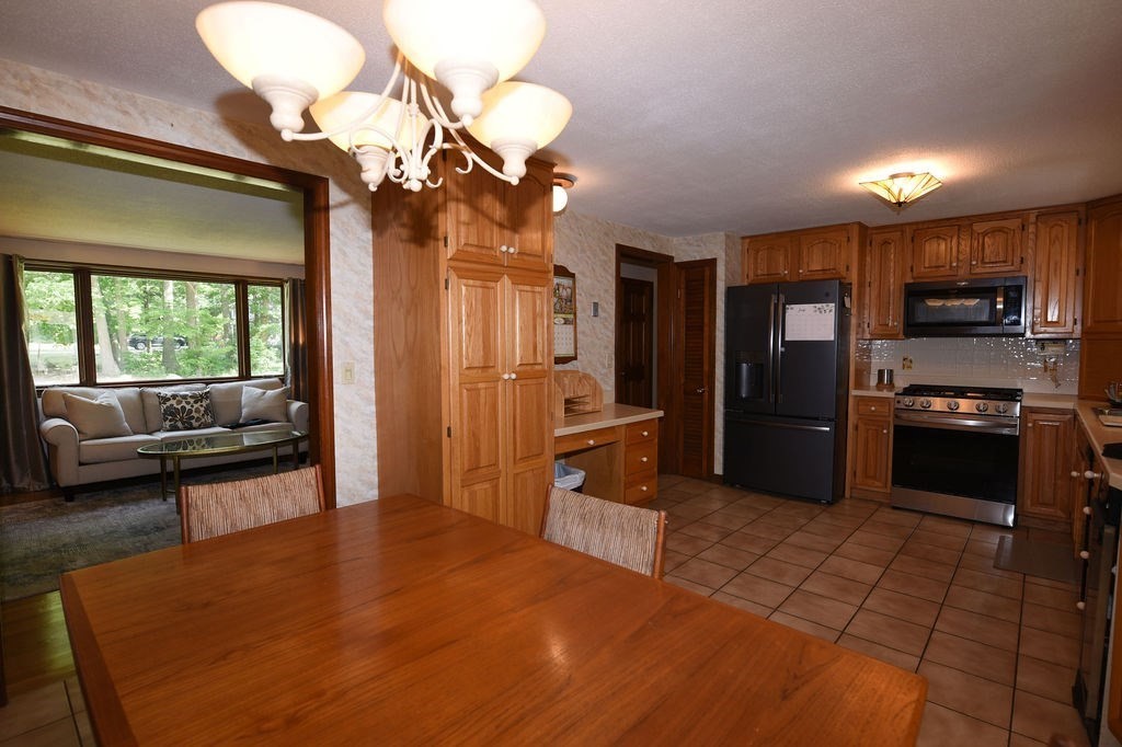 212 Spruce Way Hanover, MA 02339 - Photo 6 of 42