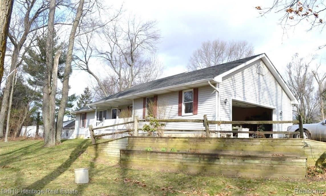2140 Chase Lake Road Howell, MI 48855 - Photo 7 of 9 67402.jpg