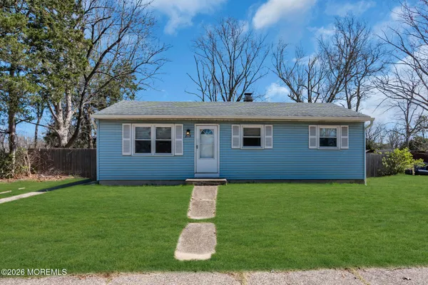 a view of a house with a yard
