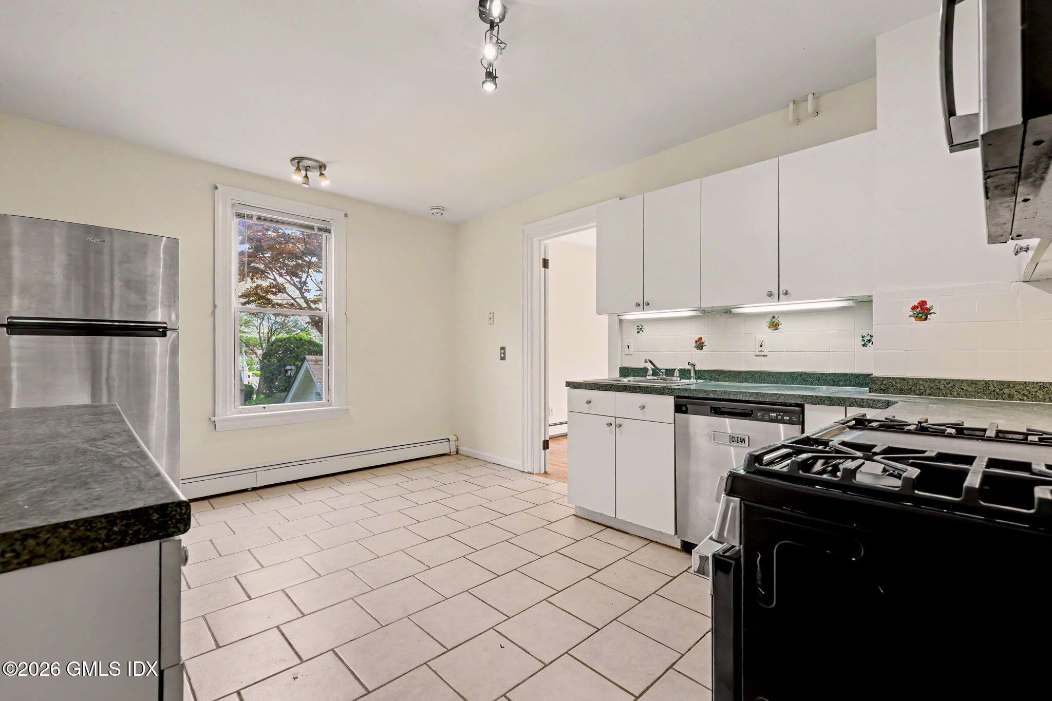 32 Chapel Street, Unit 1 Greenwich, CT 06831 - Photo 7 of 21 Kitchen