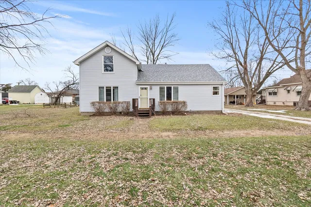 $129,900 | 303 South Jackson Street, Gardner, IL 60424