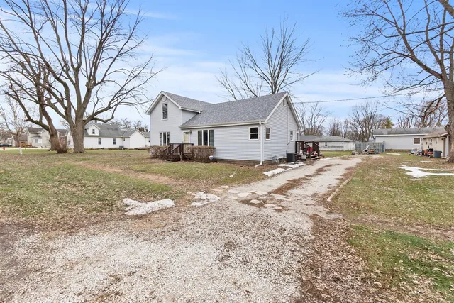 $129,900 | 303 South Jackson Street, Gardner, IL 60424