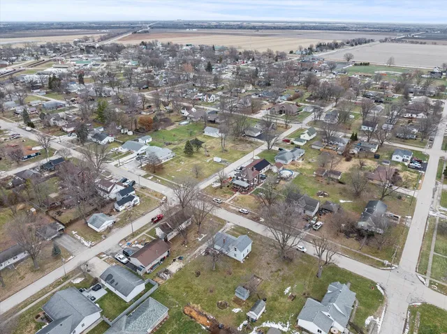 $129,900 | 303 South Jackson Street, Gardner, IL 60424