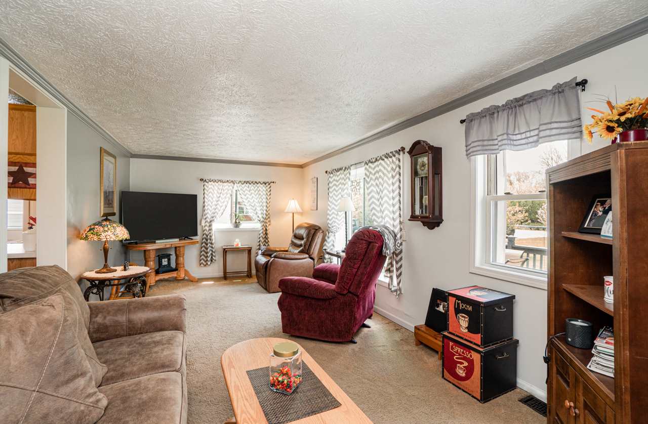 9518 Old State Road Fairgrove, MI 48733 - Photo 7 of 38
