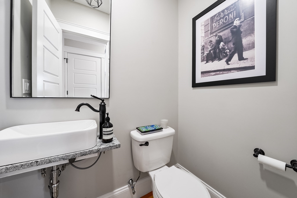 814 Main Street, Unit 814 Winchester, MA 01890 - Photo 17 of 42