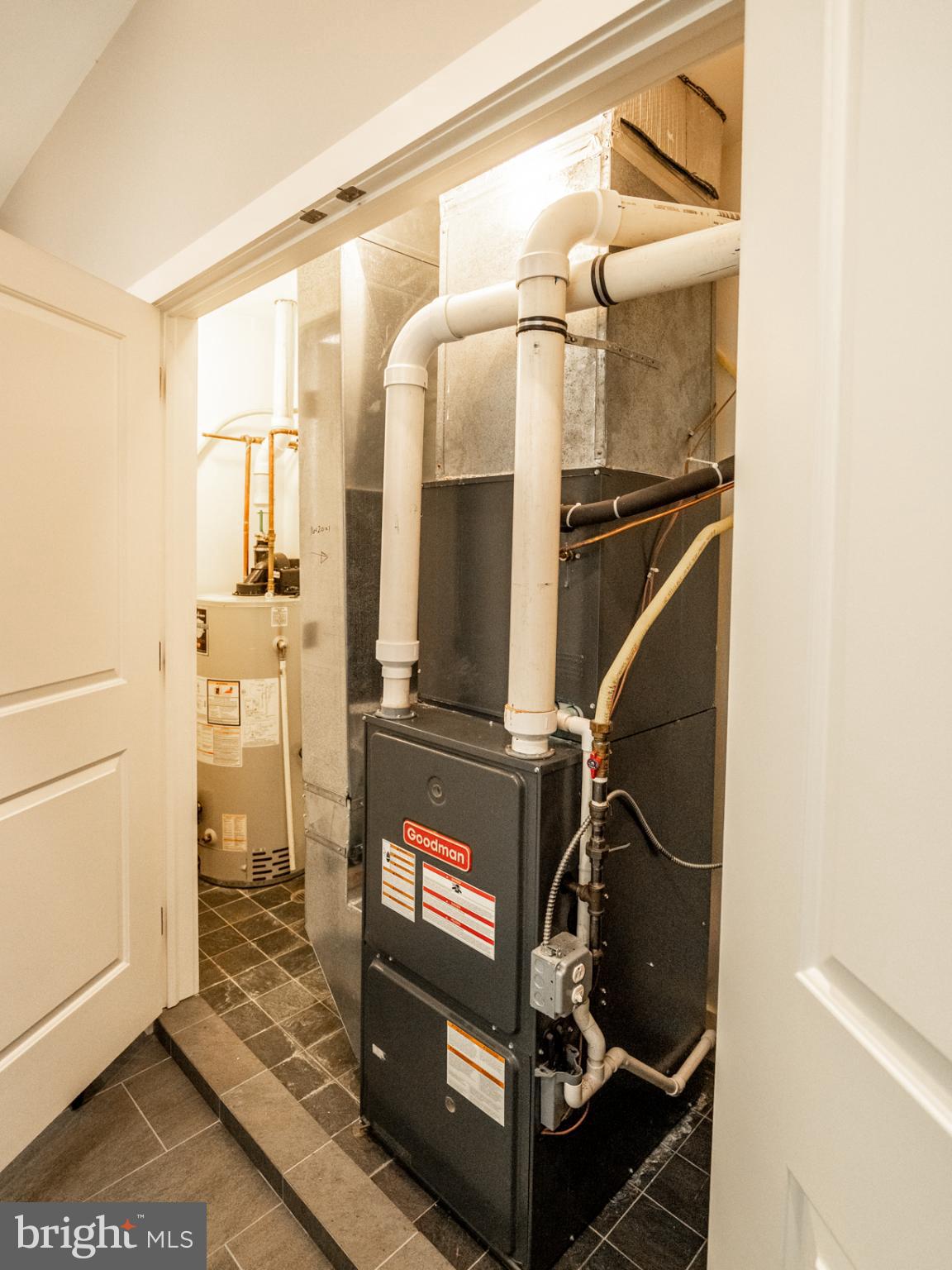 20 Letitia Street, Unit 3B Philadelphia, PA 19106 - Photo 24 of 35 a view of entryway