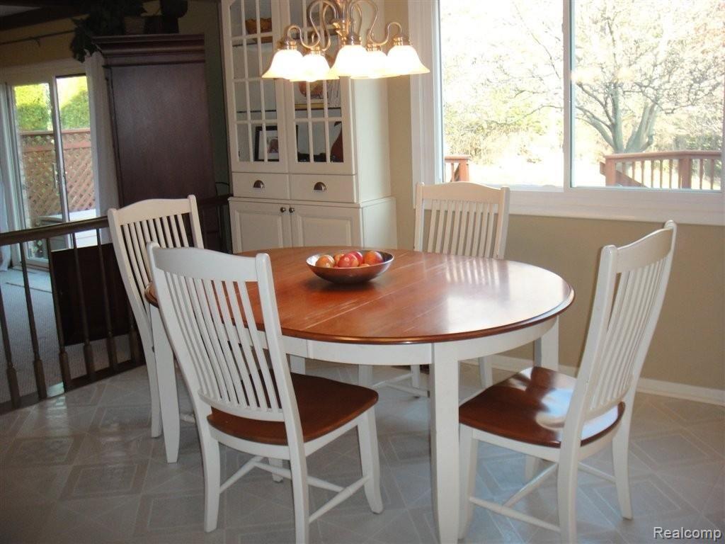 145 Sugar Pine Road Rochester, MI 48309 - Photo 6 of 13 Breakfast Room