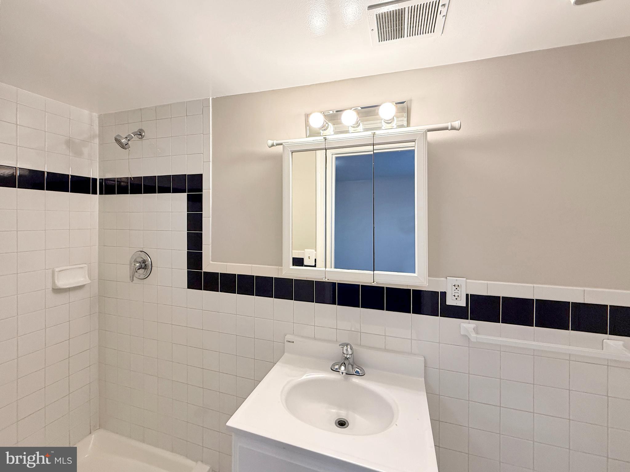 964 Mt Olivet Road Northeast Washington, DC 20002 - Photo 19 of 23 Lower Level - Full Bath