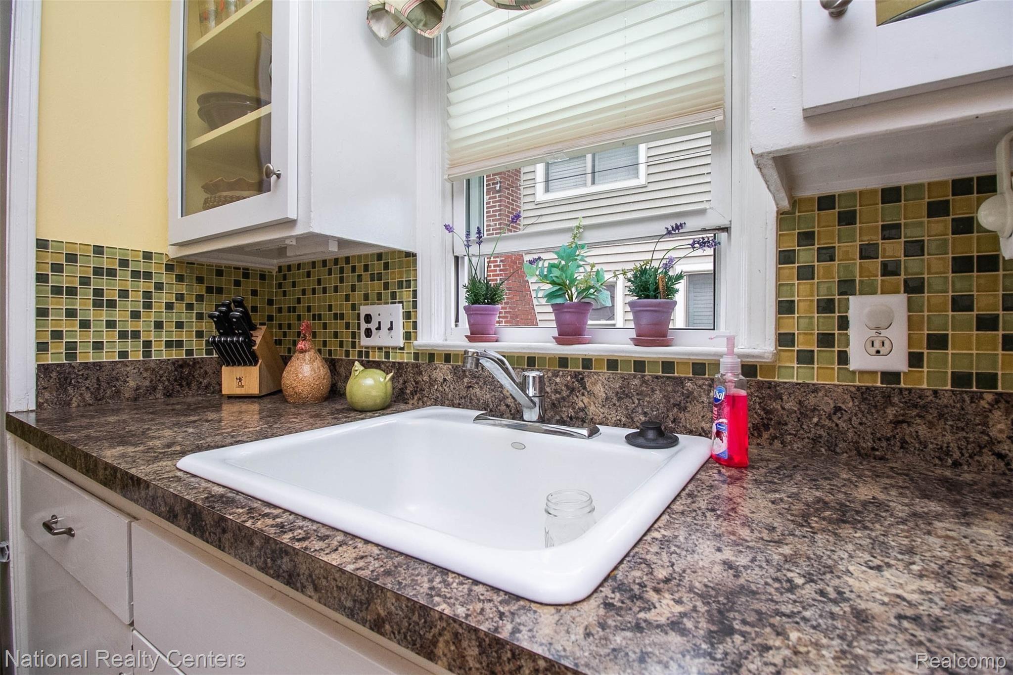 1610 Eaton Road Berkley, MI 48072 - Photo 9 of 34 12.jpg