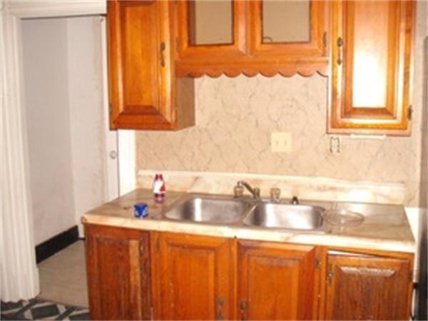 45 Collins Street Springfield, MA 01109 - Photo 3 of 6