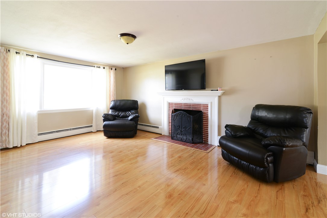 15 Dedham Road Warwick, RI 02888 - Photo 3 of 15